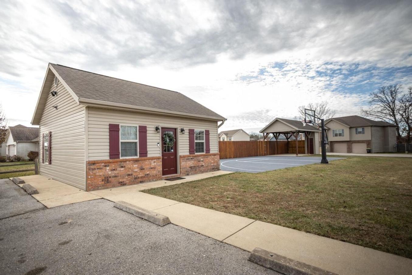 Tiny Home With Hot Tub Near Ft Leonard Wood! Waynesville المظهر الخارجي الصورة