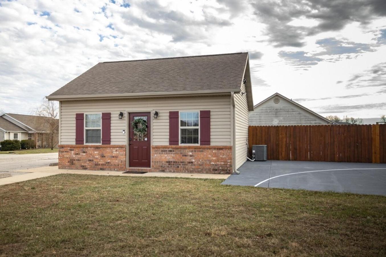Tiny Home With Hot Tub Near Ft Leonard Wood! Waynesville المظهر الخارجي الصورة