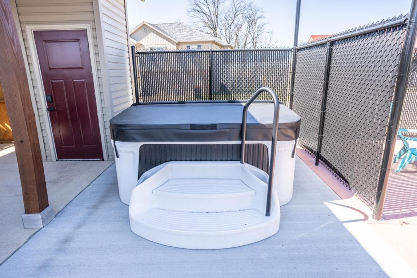 Tiny Home With Hot Tub Near Ft Leonard Wood! Waynesville المظهر الخارجي الصورة